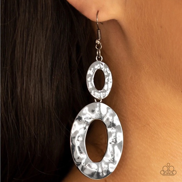 Paparazzi Bring On The Basics - Black Earrings